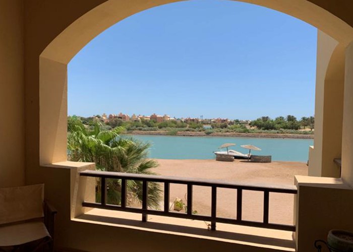 2BR Apartment with lagoon view-West golf - 4